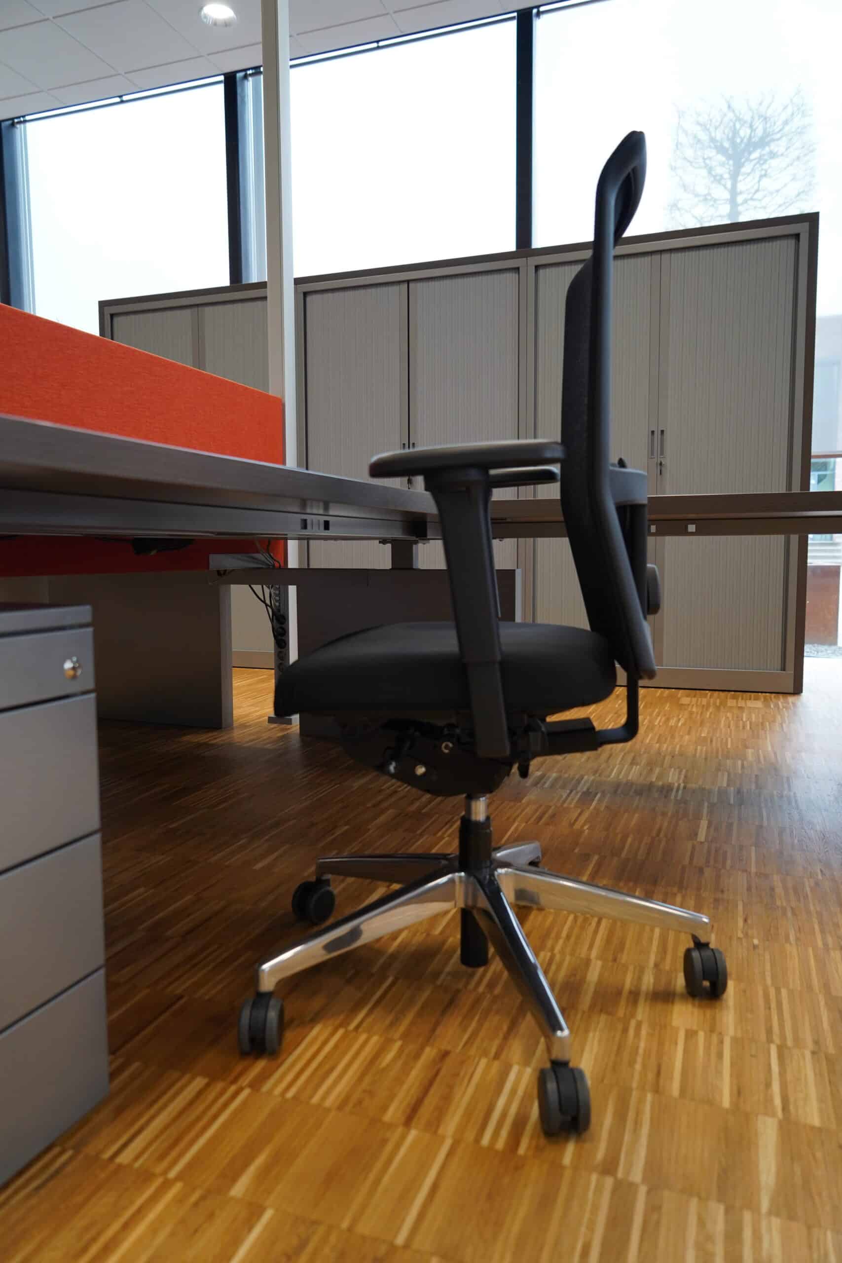 Ergonomische bureaustoel en niet ergonomische kantoorstoel verschillen?