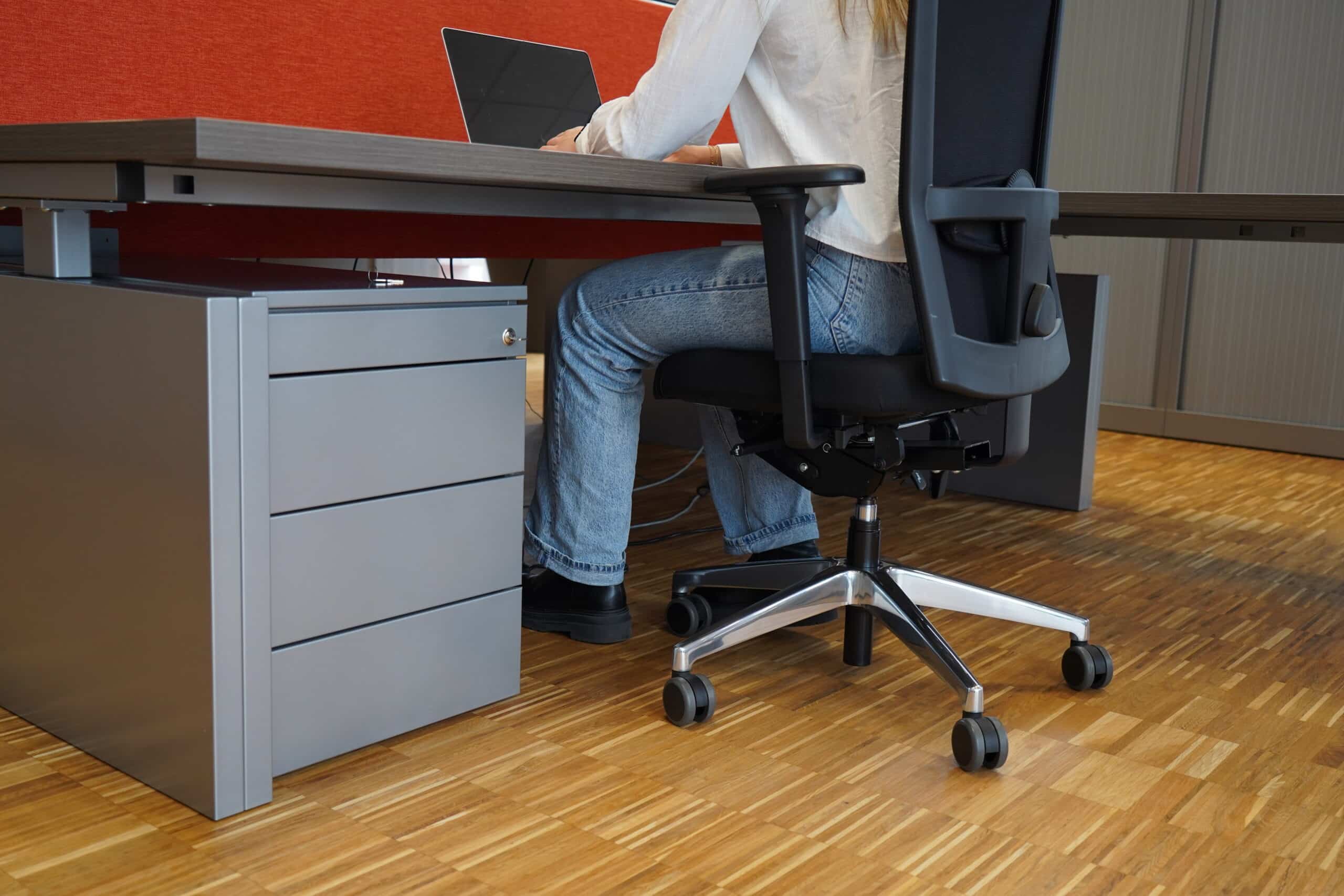 Ergonomie van een bureaustoel zonder wielen