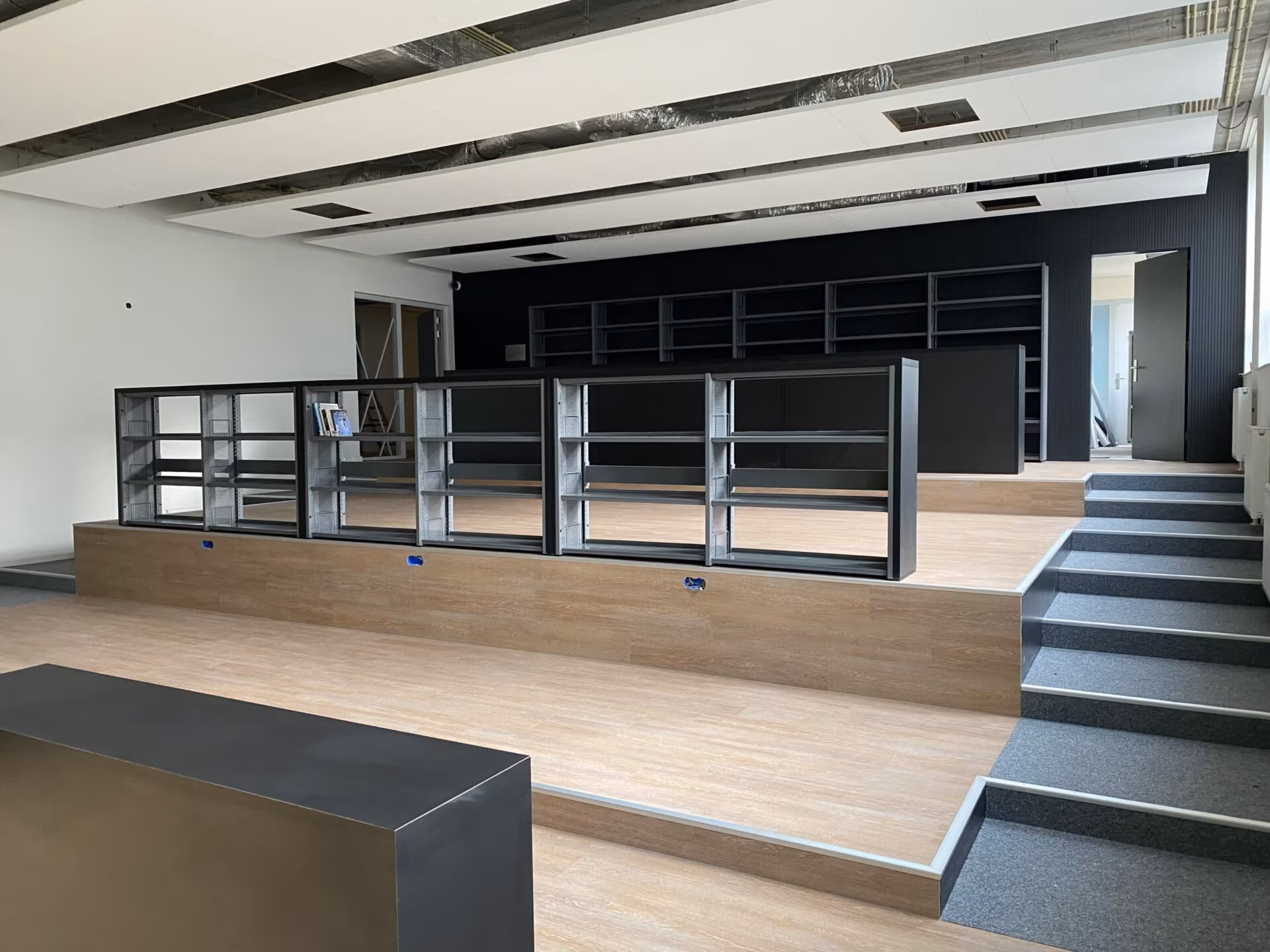 Project school Tilburg aangepaste boekenkasten