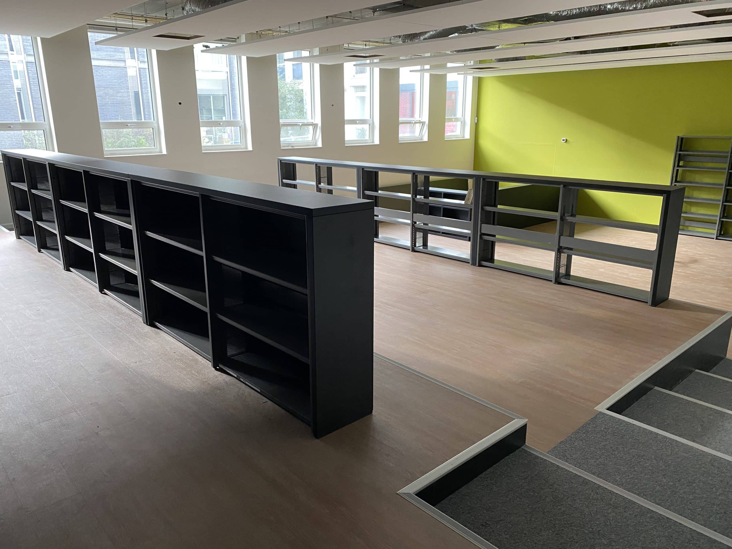 Project school Tilburg Boekenkast mediatheek met achterwand